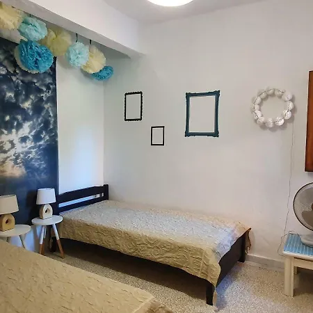 Daire Flip Flop Casita