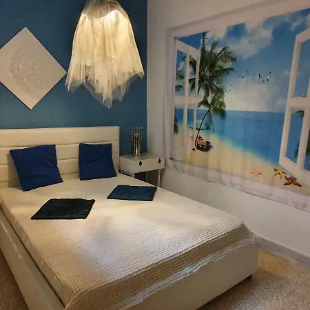 Daire Flip Flop Casita *